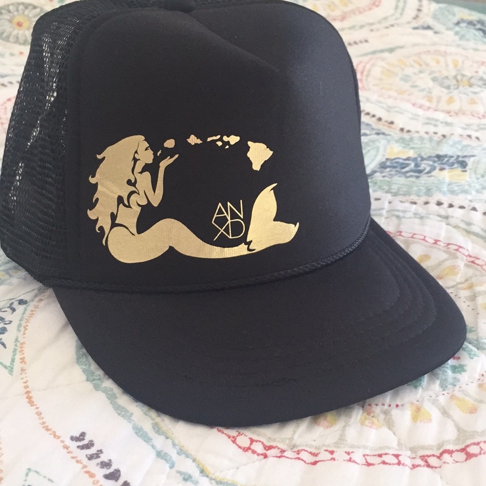 Mermaid Hawaii trucker hat brand new!